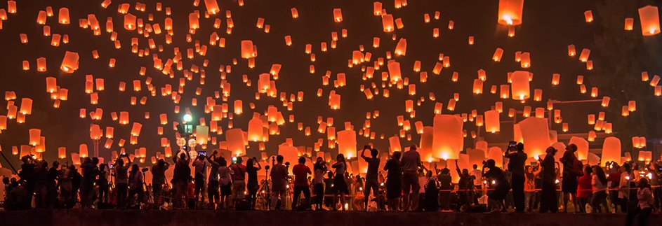 CMLanternFest's tweet photo. A magical moment, Thousands of sky lanterns float into the sky. 
 https://t.co/t7elxvg3Mo
#loykrathongfestival #floatinglantern #lanternticket https://t.co/kHgjiNLYqa