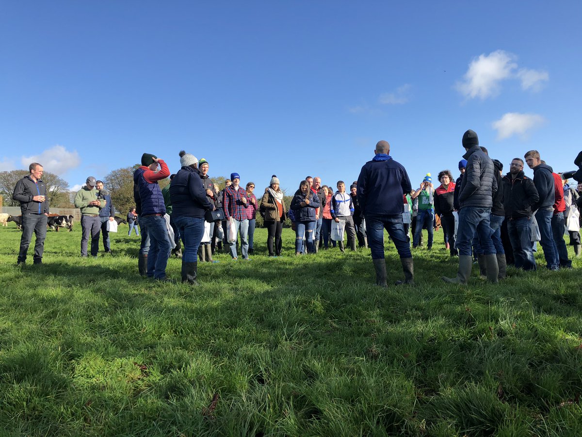 MacranaFeirme's tweet photo. Fabulous day for farm tours 🌞@MacraConference @AvondhuMacra @CoOpSuperstores #LetsAvondhuit https://t.co/TrZy65g4aF