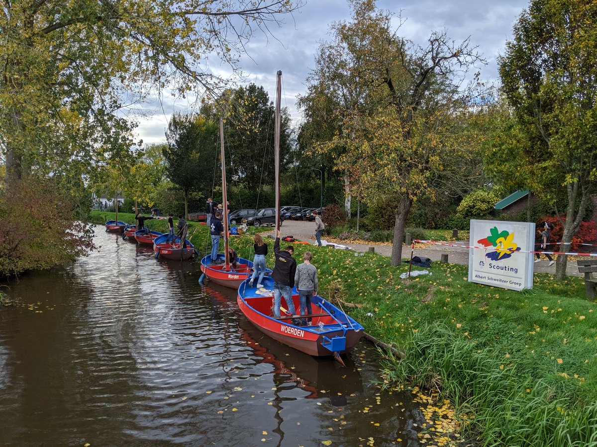 Onze vletten zijn weer thuisgekomen en liggen nu naast de boerderij. Het waterwerk gaat in de winter aan de slag met onderhoud.
