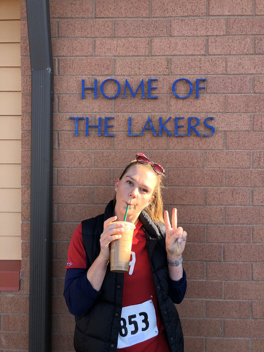 Mrs_Navis's tweet photo. When @emily_kulstad shows up to the 5k with coffee for you 🙌🏼🙏🏼 #AlwaysIced #AlwaysVenti https://t.co/B40detlLYE