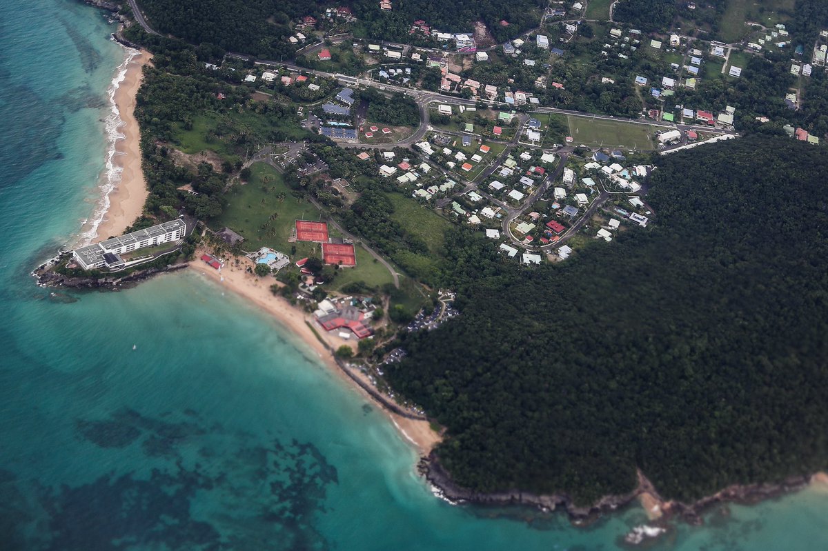 EPhilippe_LH's tweet photo. Arrivé en Guadeloupe pour deux jours de travail autour de 5 priorités :
- Protéger la santé publique 
- Protéger l’environnement
- Soutenir l’économie locale 
- Développer la recherche 
- Faire rayonner la Guadeloupe et les autres collectivités dans la Caraïbe 
#PMGuadeloupe https://t.co/FC4cs4f359