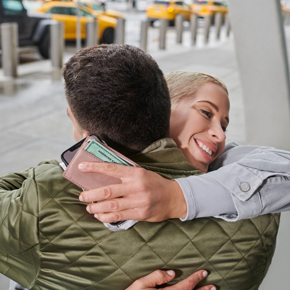 AmericanExpress's tweet image. Make the time for goodbye hugs. Get through security faster at select U.S. airports and stadiums nationwide. Receive up to $100 per calendar year in statement credits, when you pay for your CLEAR membership with the #AmexGreen Card. Terms apply. americanexpress.com/greenfromamex