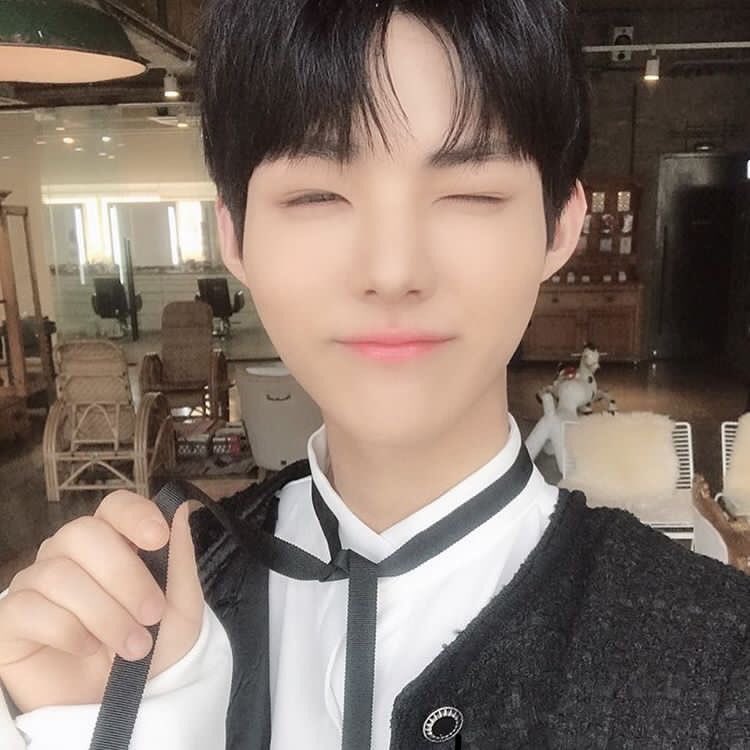 xiaodjxn's tweet photo. kak apa kabar ? Baik-baik aja kan?
Happy birthday kak, muncul yaaa~ kangen nihhh❣️🎁🎂🎉

#BloomWithMidamDay
#BeautifulMidamDay
#이미담의ㅅ_23번일축하해 https://t.co/87VPhoBkNp