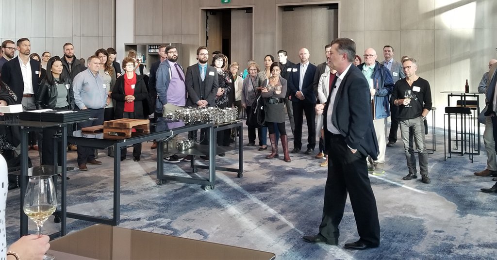 EdmontonChamber's tweet photo. Thank you again to new members who attended Thursday’s New Member Reception prior to the Showcase &amp; Social. A special thanks to @SandlerBanman for providing great networking tips and to @EatPampa and Greta Arcade Bar for supplying prizes! #ECCconnect #yegbiz https://t.co/8jP27Ee8dL