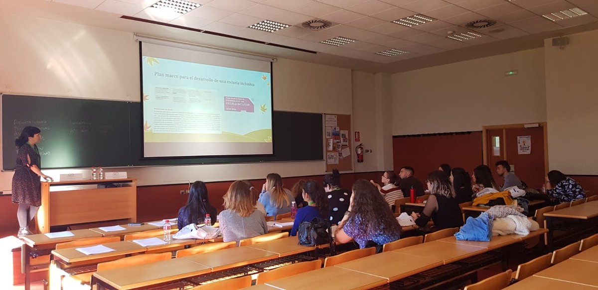 congresoto's tweet photo. ¿El papel del terapeuta ocupacional en la escuela? Taller que nos ofrece Dña Gabriel Guerra Begoña #ICongresoTerapiaOcupacionalES https://t.co/ZYrXCXrEIr