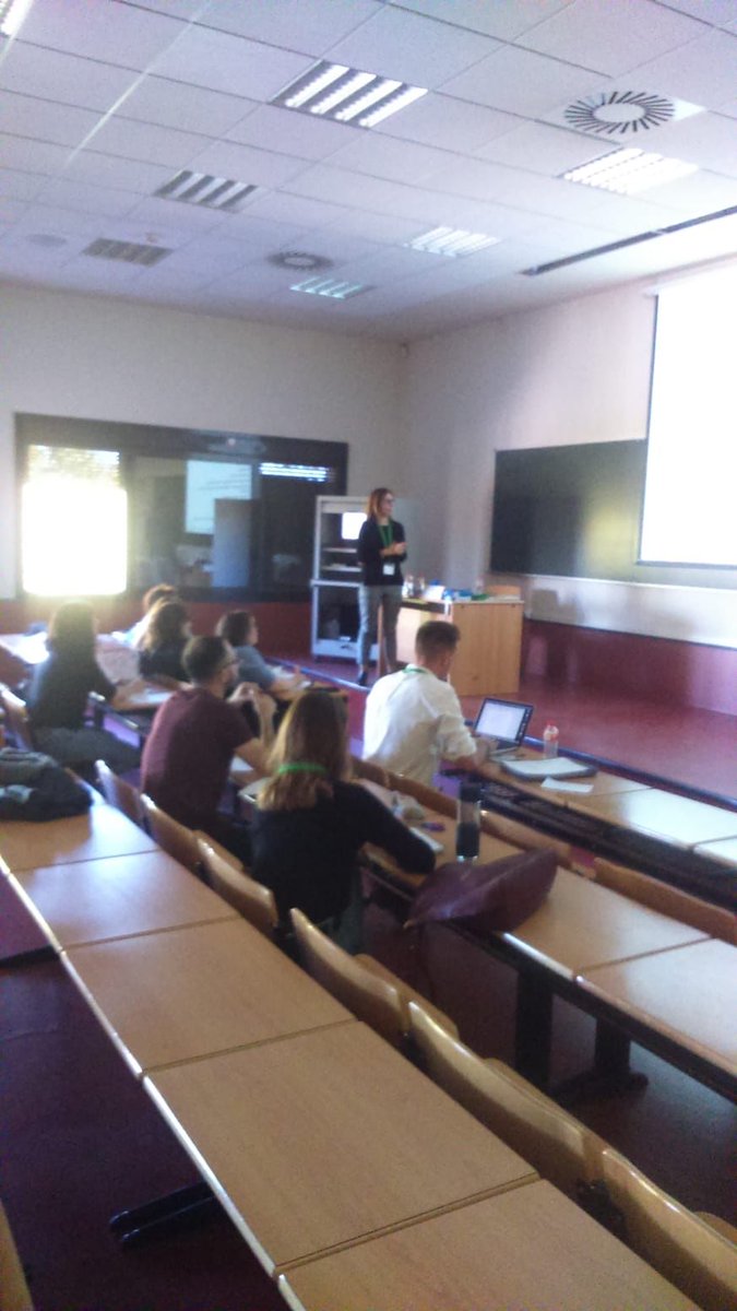 congresoto's tweet photo. Muy interesante también el taller que presenta Dña. María Morán Penadés: tratamiento de cicatrices con vendas cohesivas y prendas de compresión #ICongresoTerapiaOcupacionalES https://t.co/BSMMT5q1Km