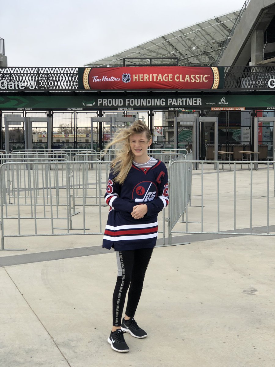 ryanara99's tweet image. Made it to Regina for the #HeritageClassic @NHLJets #GoJetsGo #pregaming #littlechilly