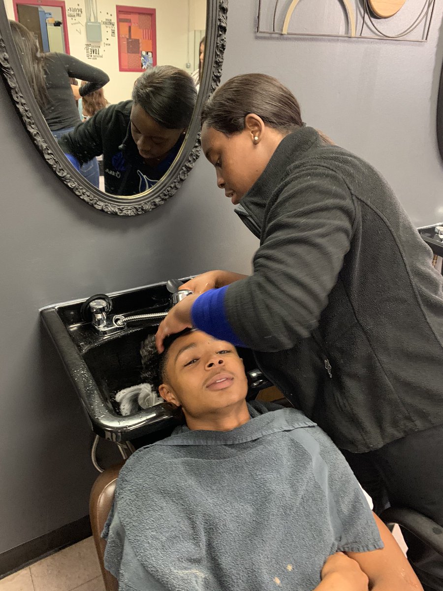 LHSwCosmetology's tweet photo. A great week at the LHS school salon. @LHSwCosmetology @LHSintheNews @RichardsonHGR #Cosmetology #learingatrade #barber https://t.co/bgti3d4TT1