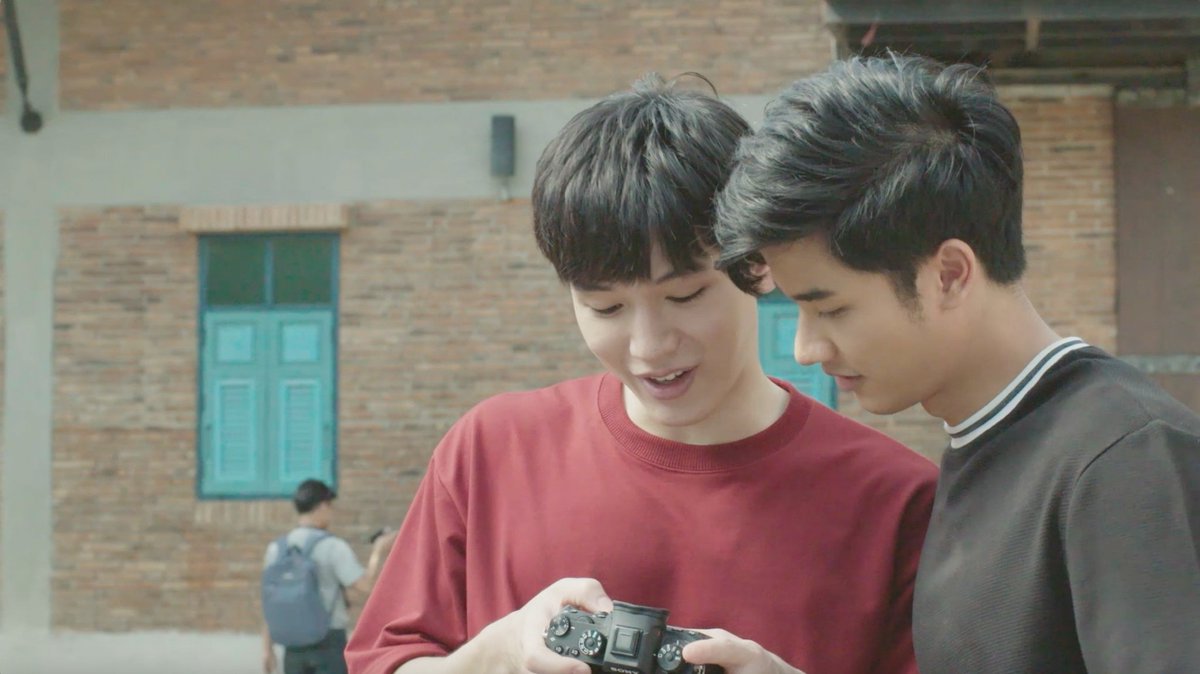 lovelyaea's tweet photo. เก้า : ไหนมึงชอบถ่ายวิวไง
พีท : ก็วิวของกูมีมึงเสมอไง
$&amp;$&amp;!%!%!₩$£

EPนี้กูต้องตายกี่ครั้ง!!!  
#DarkBlueKissEP3 https://t.co/8b4RVDzKFh