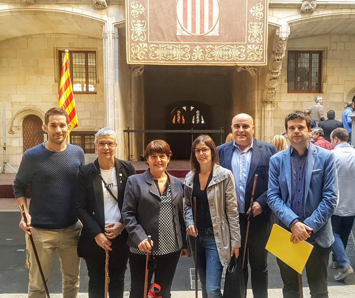 esquerracamp's tweet photo. Però no només hi som aquesta tarda, també al matí una important representació d'alcaldes del Camp de Tarragona han estat presents a la trobada que ha tingut lloc al Palau de la Generalitat https://t.co/0HrAuXow1M