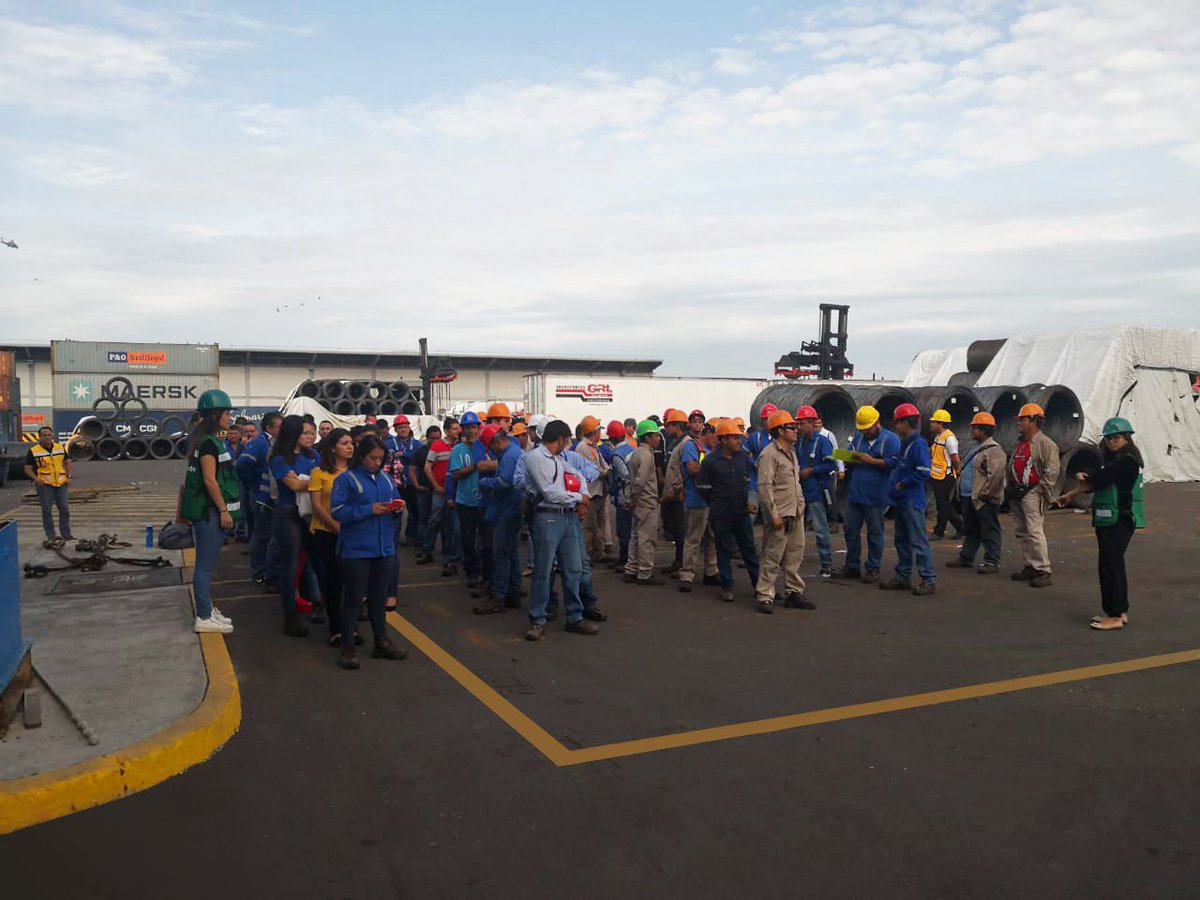 grupo_cice's tweet image. En cumplimiento del #CódigoPBIP para la Protección de Buques e Instalaciones Portuarias, participamos en el simulacro anual de @API_VERACRUZ, que coordinó un ejercicio de Nivel de Protección III (NP3) para responder ante diversos escenarios de alto riesgo en el Recinto Portuario.