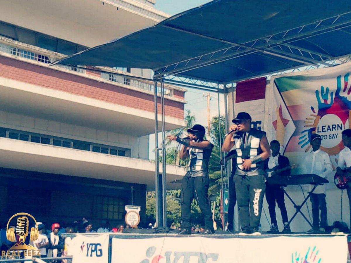 RealEeez's tweet image. Live performance simply uncovers what is there, it makes you feel emotions that you didn't necessarily know you had inside you, and runs around waking them all up. A rebirth of sorts.
#Real_Eeez
#Wasu_Nation_Band
#Dakara
#Eya
#Changing_the_World_to_Glow_like_Gold