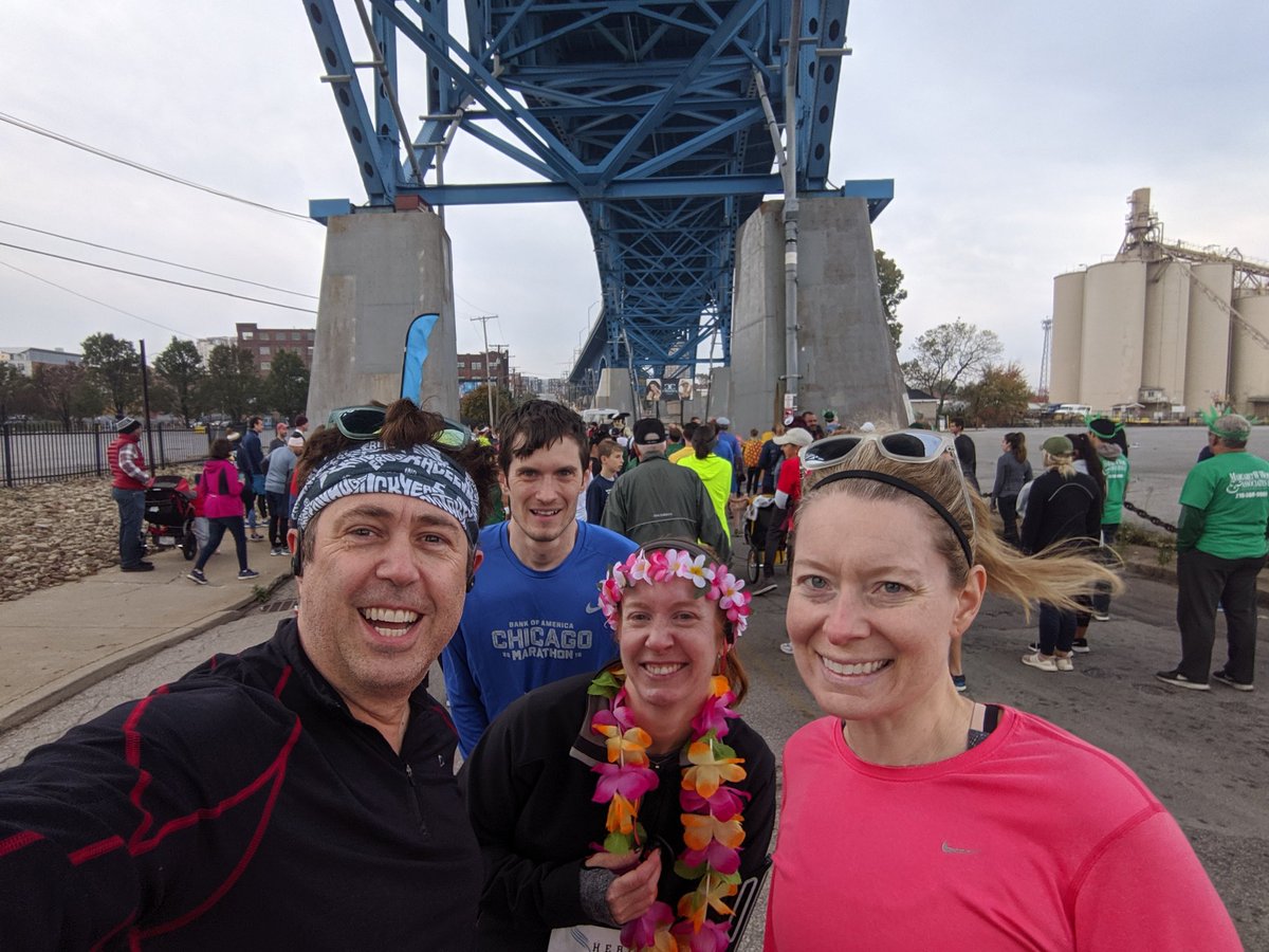 CanOfSpaghetti's tweet photo. #Running thru the streets of #Cleveland this morning on a 5 mile course during the @hermescle #HalloweenRunForJustice!  @jensobo  @kristin_volk &amp; our neighbor Eric came along for the race. Nice job by @clemetrobar putting this together for the 18th year!!  🏃🎃🧟‍♂️🧛‍♀️👟 https://t.co/pR9dv5jIvX