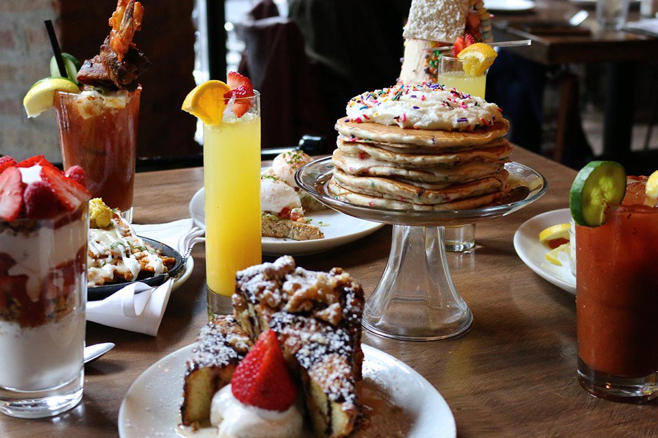 But first, brunch. 🥂

Head over to <a href="/ChiPublicHouse/">Public House</a> for a weekend brunch and enjoy an array of tasteful dishes like brisket sliders, avocado toast, and chocolate hazelnut pancakes. 😍

ow.ly/QkHH50wSi5b