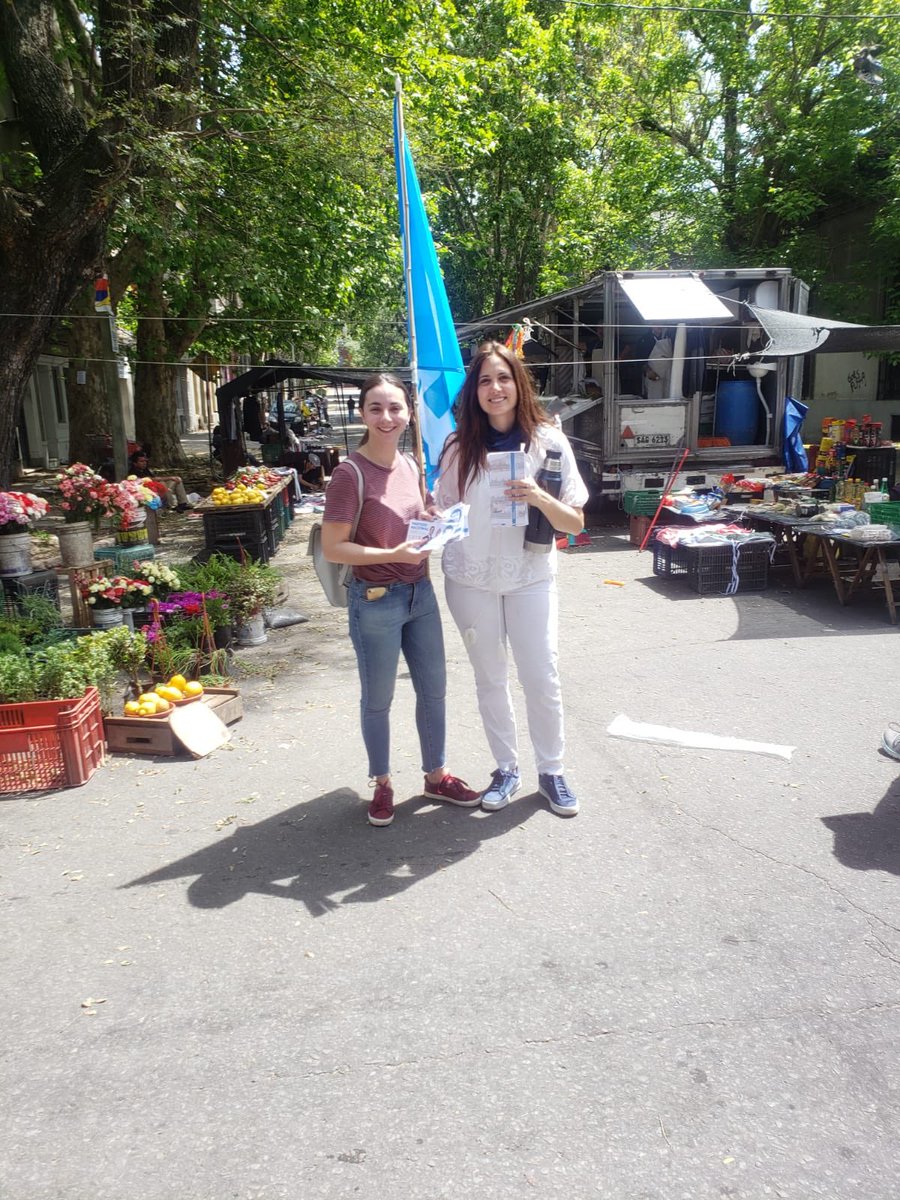 En la recta final la barra de <a href="/jovenesblancos/">Jóvenes Blancos 430</a> militando fuerte en las ferias de Salto y Maldonado y Lima y Perú 

#EsAhora 
#ElEquipoParaGobernar 
<a href="/lista71/">Lista 71 [oficial]</a>