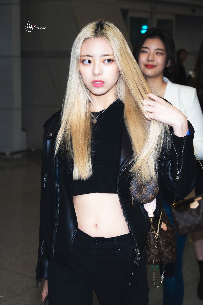 BNSTK14's tweet photo. ท็อปฟอร์มไม่หยุด สวยแบบเปล่งประกายมาก ละยูนาแบบหุ่นโครตดี สูงมากแม่ แถมมีเสน่ห์มากด้วย เกิดมาเพื่อเป็นวิชวลที่แท้จริง https://t.co/veTnOKWBJG