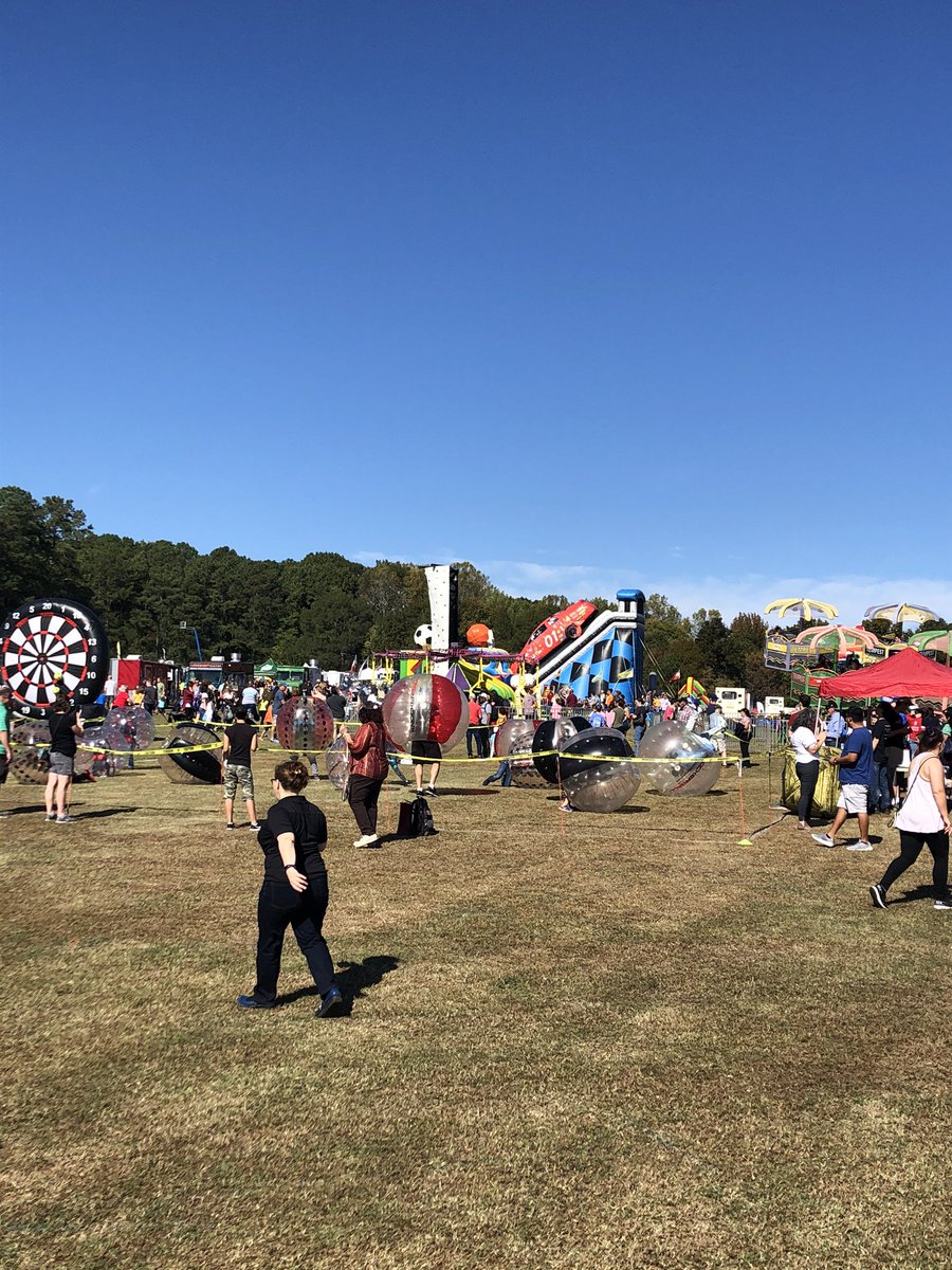 insidethegame1's tweet photo. .. @HollySprings_CC HollyFest today! Come see us! Lots of crafts, Food Trucks, Games, Rides and local businesses. @ToHollySprings #ManderNation #scheduleisout https://t.co/QfvPI1TLbP