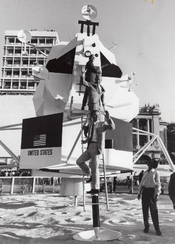 AstroMCollins's tweet photo. October 26, 1969 - Bombay:
"People, people and more people… Looking out at the faces in the masses, they appear with a certain warm, smiling softness. One respite from the crowds was when we climbed up a large mock-up of the LEM, quite a sight to see!"
#GiantstepTour #Apollo50 https://t.co/fgMFmdiDct