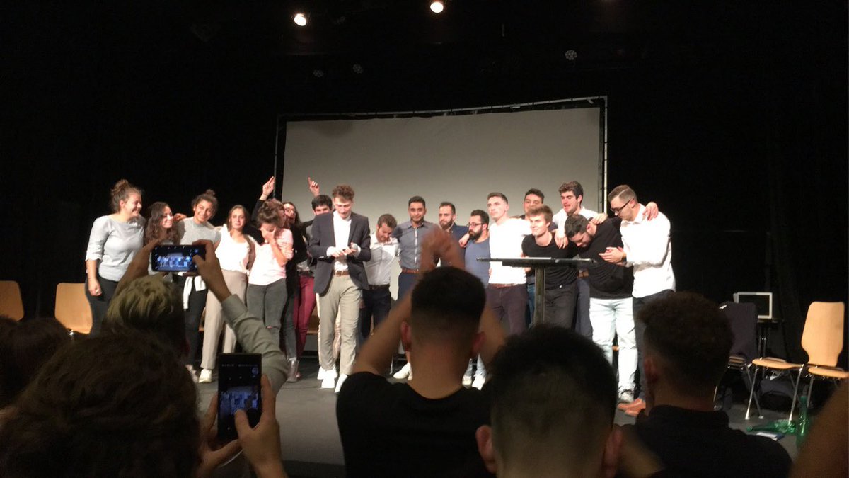 BDESTAPSBdx's tweet photo. Le bureau de l’@ANESTAPS 2018-2019 démissionne après des bilans moraux et d’activité riches autant en action qu’en émotion https://t.co/HH54Di1mek
