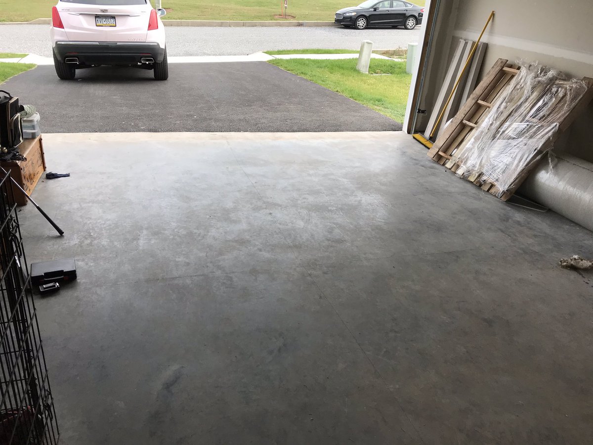ZLuNz07's tweet photo. Thank goodness for My man dudes coming through this morning! We went from packed garage to packed basement. #LoyalForever ##DoubleHashTag time for the #Mancave to be built!!!! https://t.co/cEBADUCoHr