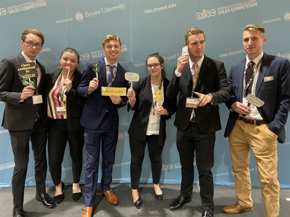 SNHUSalesClub's tweet photo. Best Group Photo?? I think YES #NISC_bryant @NISC_Bryant @SNHUOnCampus @blais17 @snhuprez https://t.co/tV5kGXkXj3