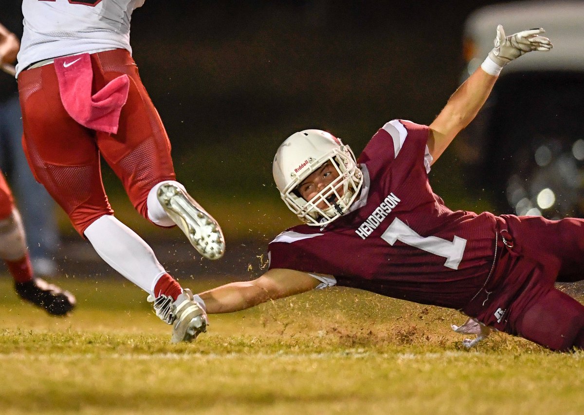 MlawrenceMike's tweet photo. Another great game, Colonels come from behind to win 33-28 over McCracken County. Gallery/story link. https://t.co/cB6t2RaokZ #Hencolonels #HCHS https://t.co/Fej7J7n3yu