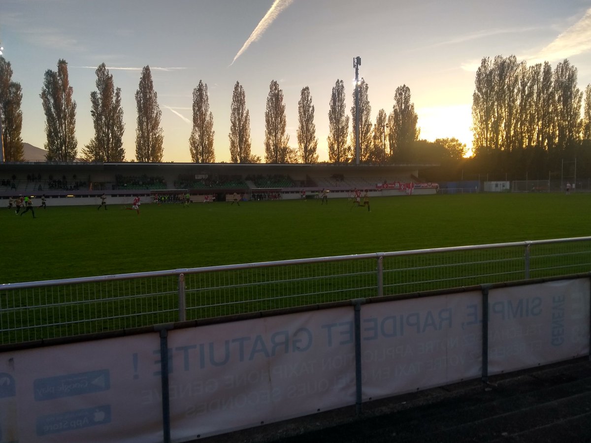 jezs's tweet image. In the rest of the 1st half, @OG_Geneve had another shot cleared off the line and @CSCHENOIS had a freekick saved at full stretch. Also enjoying the 11 flags guarded by 4 @CSCHENOIS fans. #cscog