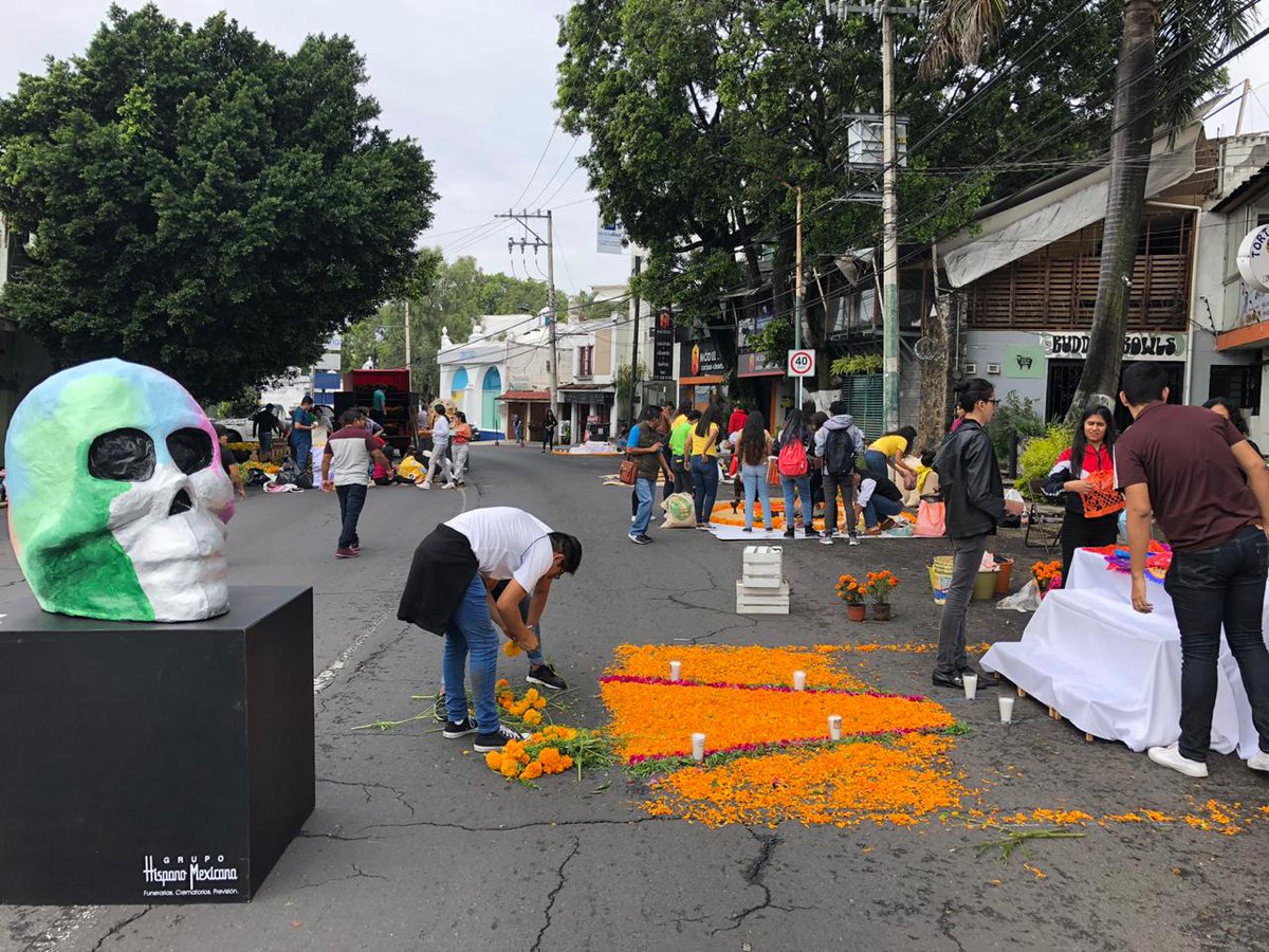CuernavacaGob's tweet photo. En este momento los estudiantes de 12 escuelas se preparan para participar en el Concurso de Ofrendas Estudiantiles.
#TradiciónEsCuernavaca #JuntosHacemosCuernavaca #RespiraCuernavaca #VivaCuerna #VisitaCuerna #VenaCuerna #EligeCuerna #ViveCuerna #diademuertos #Cuernavaca https://t.co/tthf1Je7yD