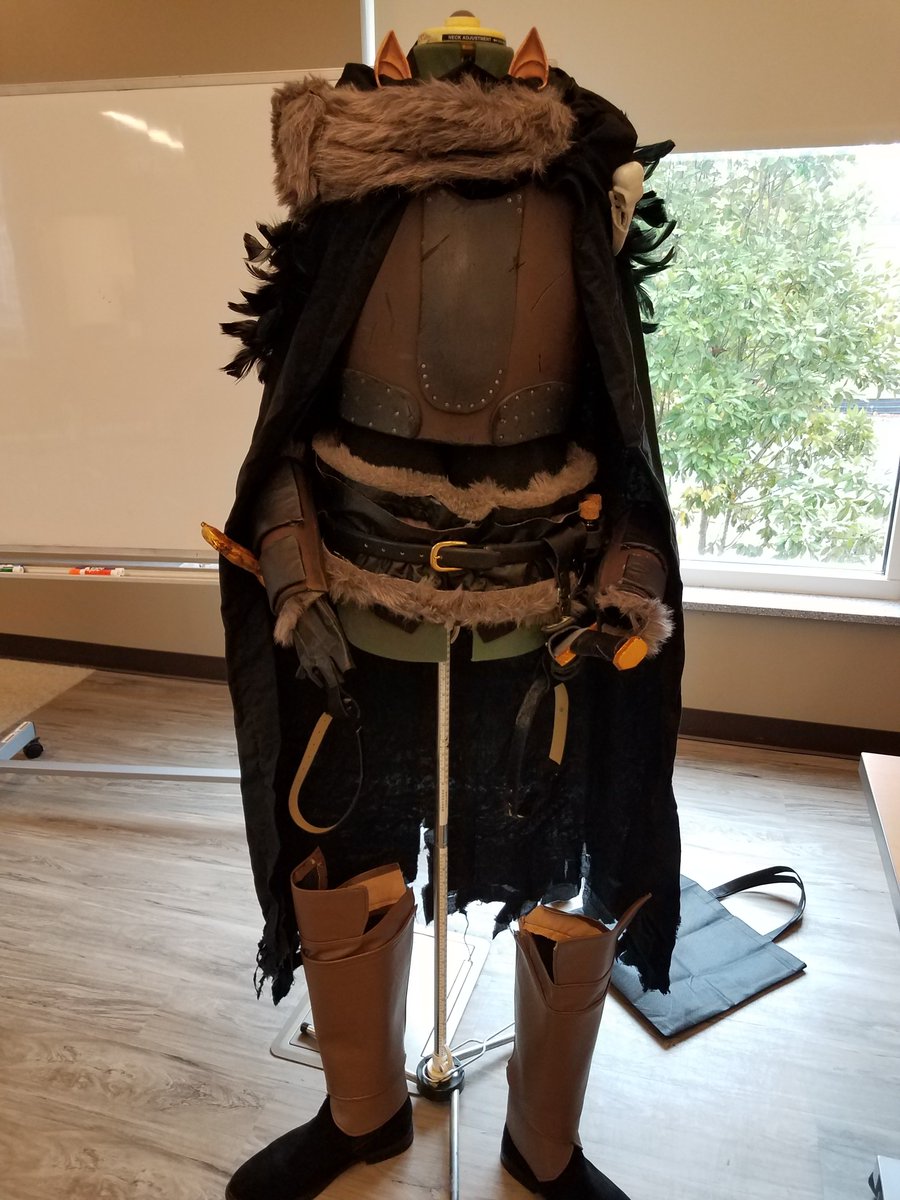 fomlga's tweet image. #miltonlibrary MALCon #cosplay workshop