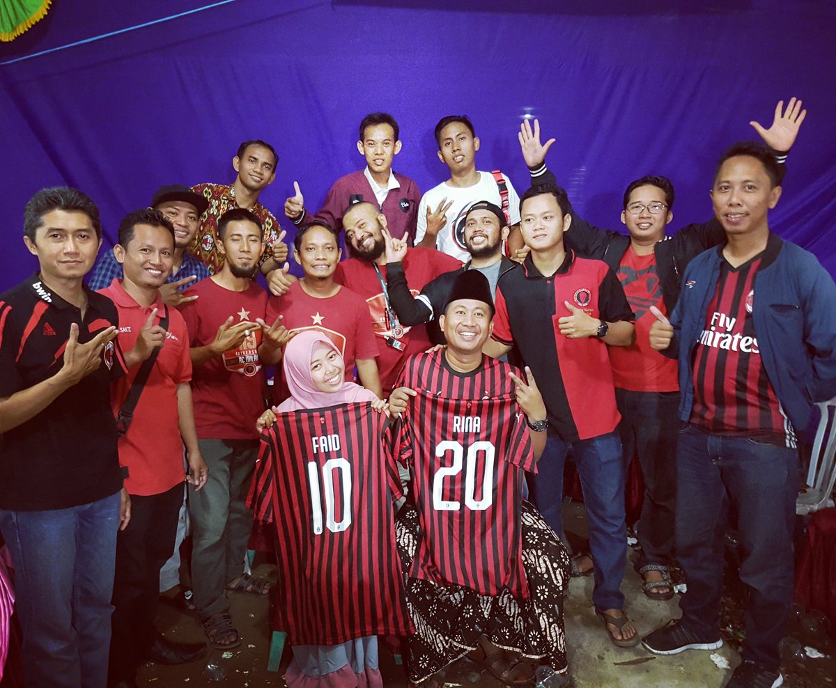 misezdemak100's tweet photo. Selamat menempuh hidup baru dasiman Muhammad Fawaid, semoga samawa bahagia sampai akhir hayat dan maut memisahkan kalian. #ForzaMilde π΄β« https://t.co/nT6PyIDOmY