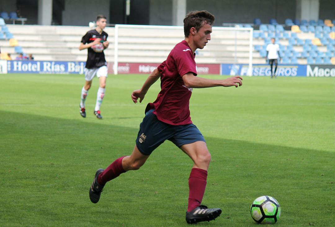 PontevedraHQR's tweet photo. Primera temporada en 2ªB con 20 años. En la grada hasta quince minutos antes del partido

Al banquillo por una lesión. Al campo por otra

Y... ¡¡¡PRIMER GOL!!! 

💥 SANTI FIGUEROA💥

📸: @PontevedraCFSAD https://t.co/SzFblfhWnu