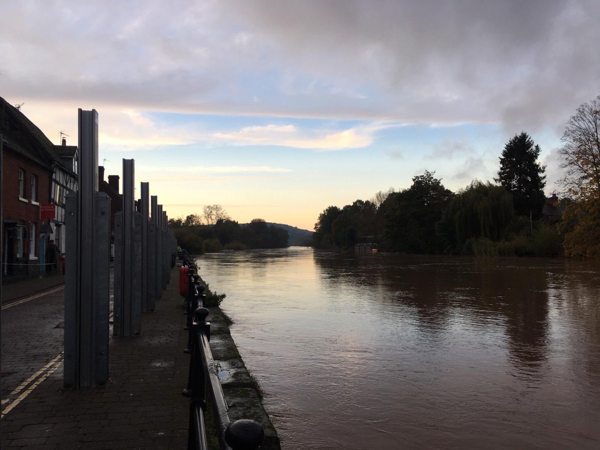 DaveThroup's tweet photo. #Bewdley now protected.

Town is fully open. https://t.co/sixWvo7ZSv