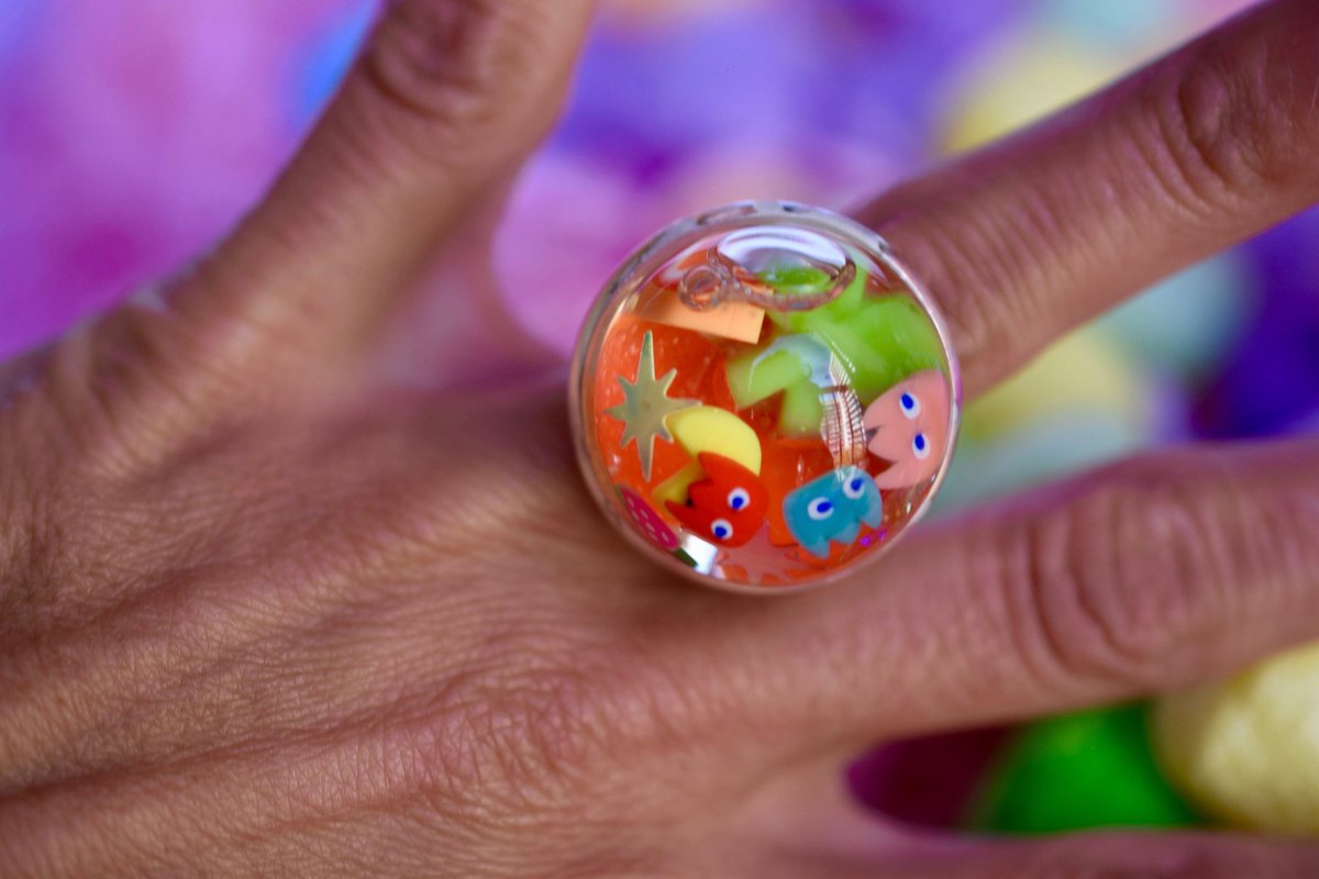 bordelinparis's tweet photo. #etsy : . #bijoux #bague #domering #videogame #pacman #pacmanring #waterdome #waterglobe #globering https://t.co/746M06EhZX #bijoux #ring #gamer #games#floatingring #waterring #pacman #arcade #jewelry #diorama #swag #mode #fashion #vogue #baguefantaisie. #jewelrycreator #shop https://t.co/5EawQfgMB6