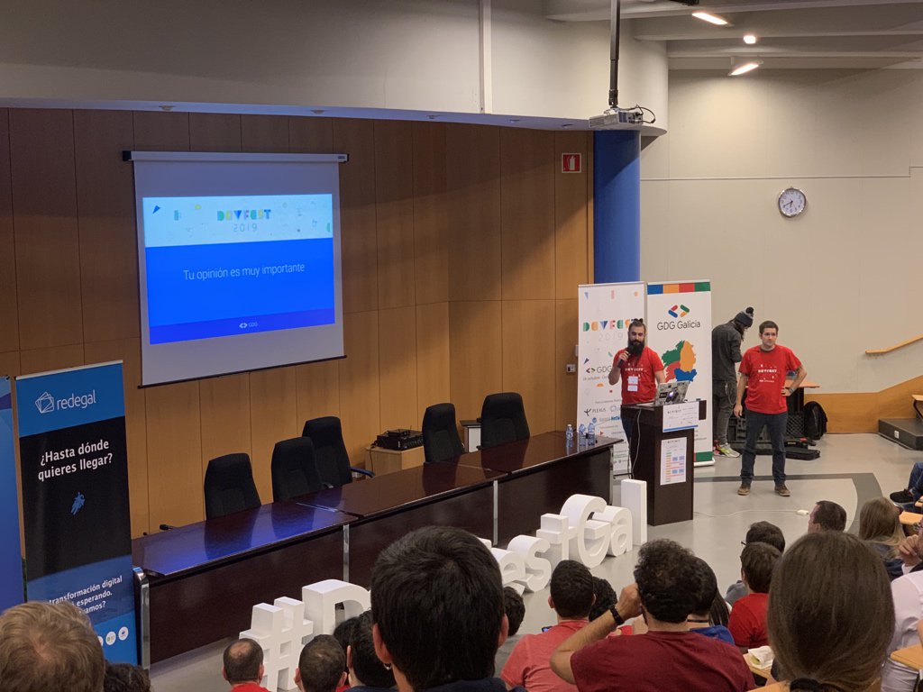 GDGPontevedra's tweet photo. Isto remata! #DevFestGal cc @GDGGalicia @GDG_ES https://t.co/cEOnHg0PI2