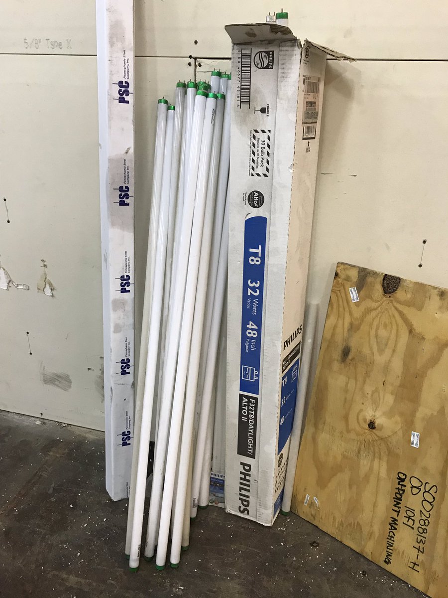 OnPointCNC's tweet photo. Also listed in the FREE section. 

The business has CLOSED.

Help us get our shop space cleaned out. 

https://t.co/qhwEUgXz2C

#free 
#bookcase
#desk
#lights https://t.co/l1FmF3ukAy