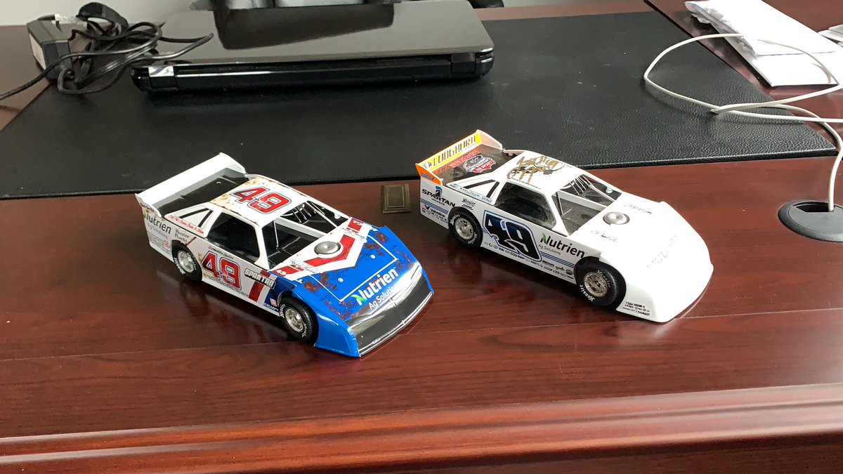 FastLeft84's tweet image. New office decor. Thanks for the autograph! @TheFast49