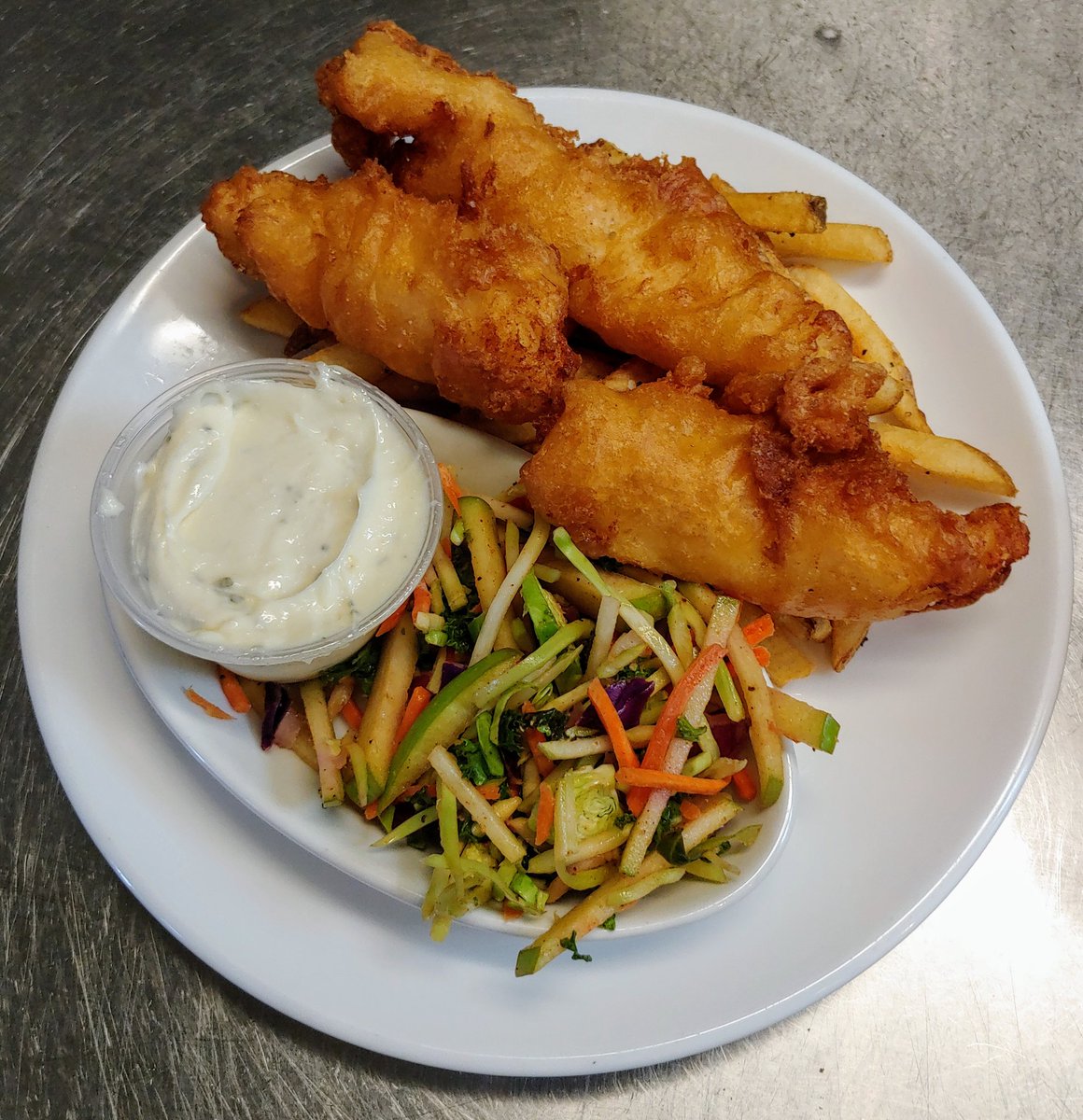 TritonBrewing's tweet photo. It's the perfect day for #collegefootball and #fishandchips! #HometownHeroAle® battered #pacificcod, #frenchfries, house slaw and #lemontarragon #aioli. Delicious!
#TritonBistro until 9pm.
#Beer until 10pm. https://t.co/ONtqNEgv0g