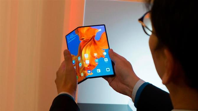 TechyAlyan's tweet photo. HUAWEI MATE X WILL GO ON SALE THE NEXT MONTH IN CHINA
https://t.co/ZTIKB42JHH https://t.co/GlH3uboElm