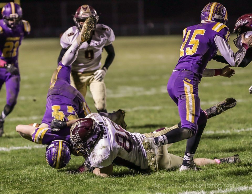 Art037's tweet photo. Omro came up just short 35-36 vs Kewaunee in the 1st round of the playoffs last night. It was a great game unfortunately Omro was on the wrong end of the score. Great job guys! #omropride #omrofootball @FansFoxes @OmroFoxesFB https://t.co/XCR5EHPZrP