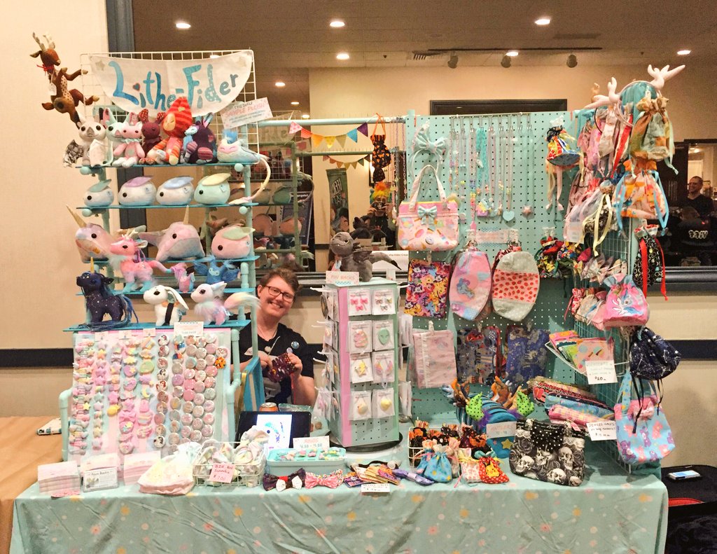 LitheFiderCraft's tweet photo. I love our table setup at #DerpyCon2019! We recently got some new lil hanging baskets and grid wall chunks from Daiso usa. https://t.co/Im4iHZKCvL