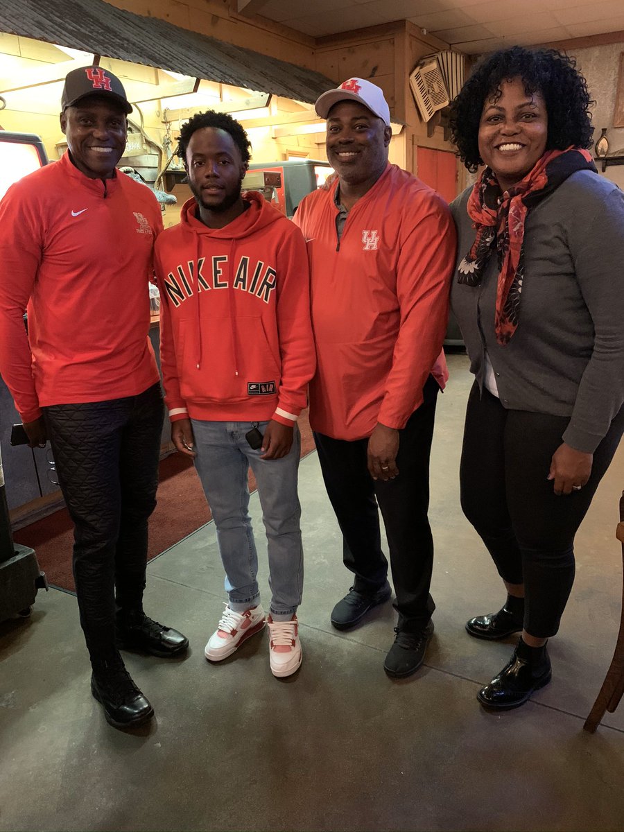 JetCBFW's tweet photo. Had a great Houston visit  it was crazy . Best visit I’ve had so far @BurrellLeroy @Carl_Lewis @CarolLewis704 @UHCougarTF #HTownSpeedCity https://t.co/I1cjrllAl0