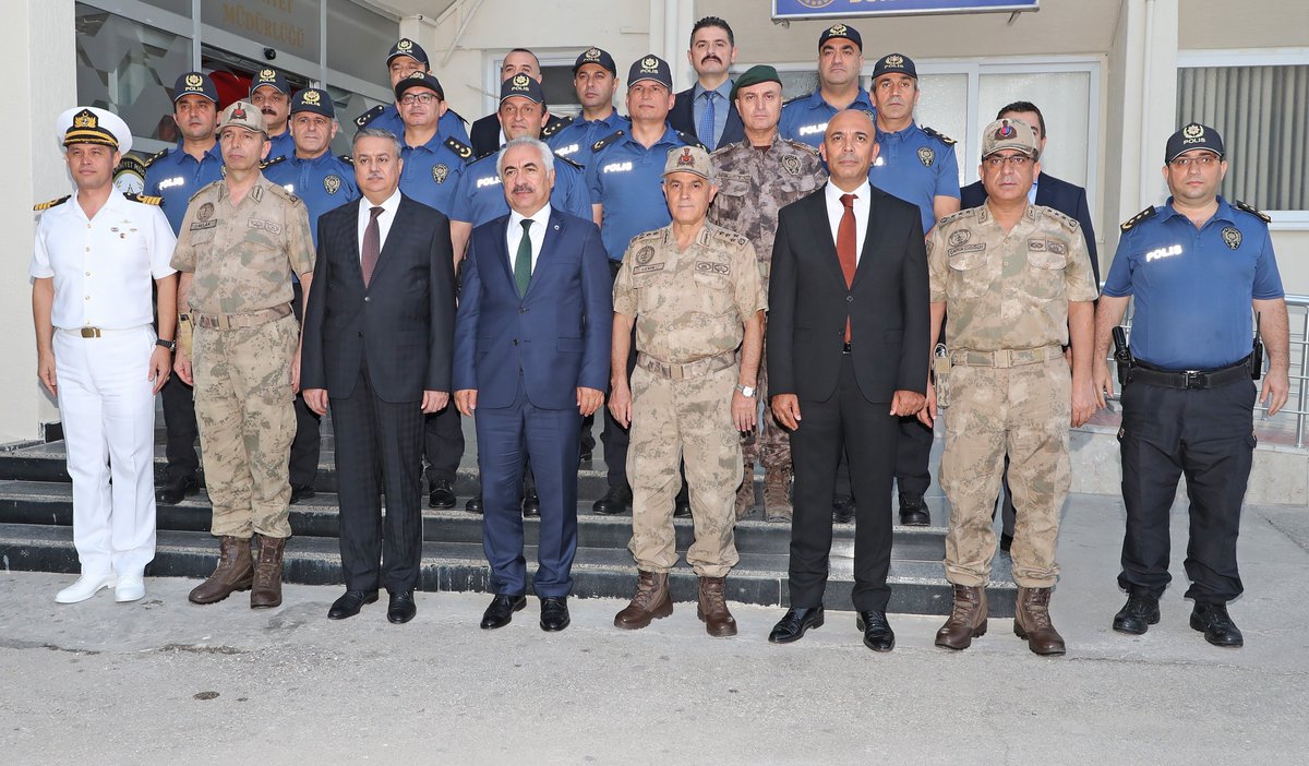 EmniyetMersin's tweet photo. 26.10.2019 günü İçişleri Bakan Yardımcısı Sayın Mehmet ERSOY, Jandarma Genel Komutanı Sayın Orgeneral Arif ÇETİN ve Adana Jandarma Bölge Komutanı Tuğgeneral Yusuf Ziyaeddin CAVLAK, İl Emniyet Müdürümüz Sayın Mehmet ŞAHNE’yi Makamında ziyaret ettiler. https://t.co/zh98RtQWpA