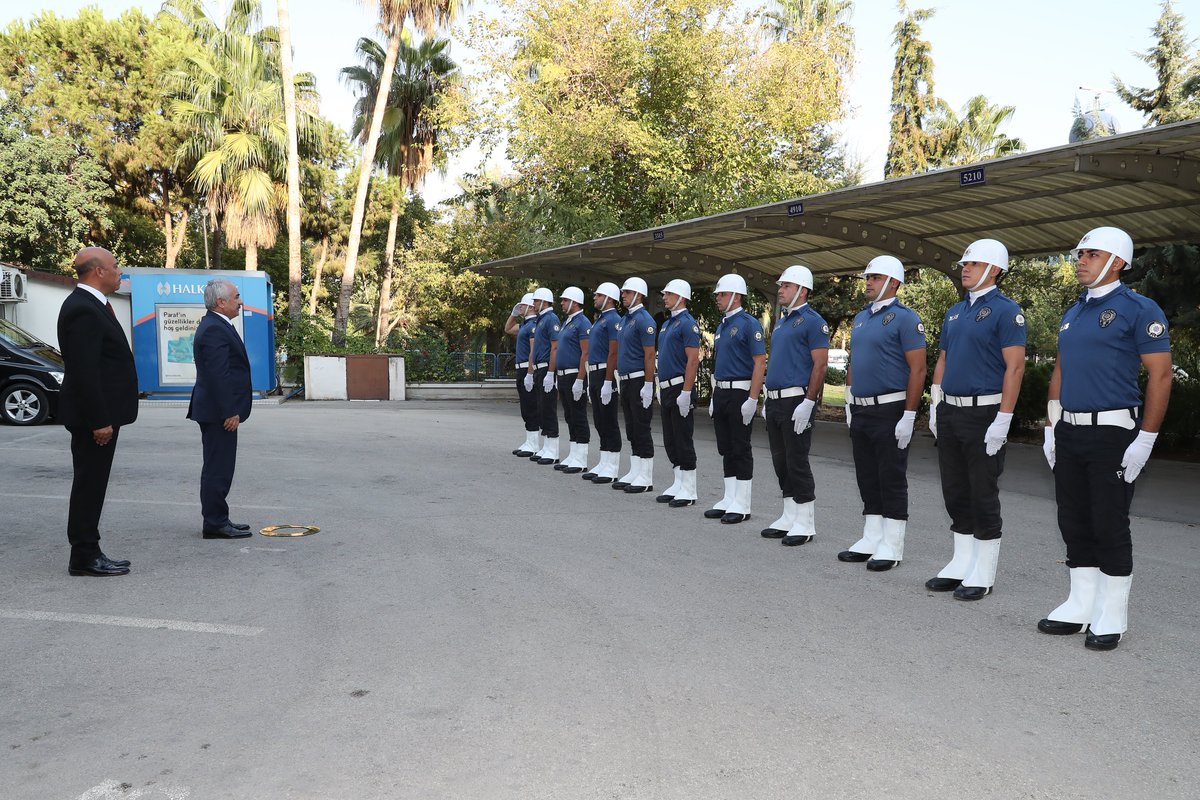 EmniyetMersin's tweet photo. 26.10.2019 günü İçişleri Bakan Yardımcısı Sayın Mehmet ERSOY, Jandarma Genel Komutanı Sayın Orgeneral Arif ÇETİN ve Adana Jandarma Bölge Komutanı Tuğgeneral Yusuf Ziyaeddin CAVLAK, İl Emniyet Müdürümüz Sayın Mehmet ŞAHNE’yi Makamında ziyaret ettiler. https://t.co/zh98RtQWpA
