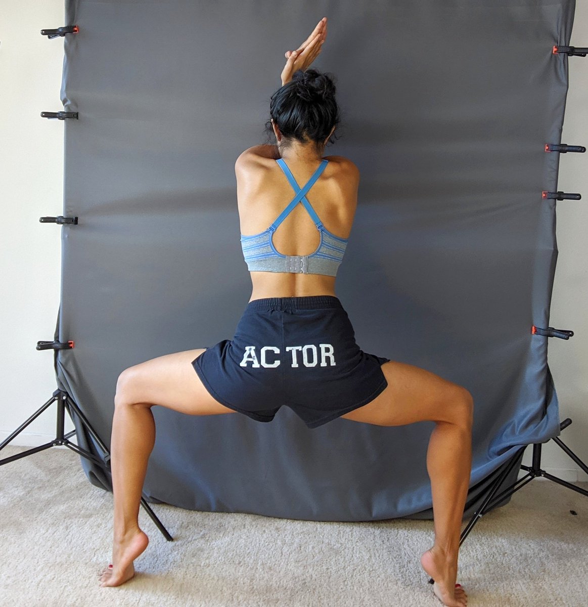 ChhayaNene's tweet photo. Day 26 βοΈ: With #Diwali celebrations tomorrow and a big day for me today, honoring it with #utkatasanakonasana
#utkatasana or #goddesspose today with a little extra #eaglearms and raised calves.
#yogapose #yogaeverydamnday #SaturdayMorning #SaturdayThoughts #SaturdayMotivation https://t.co/LCLmcz1a5L
