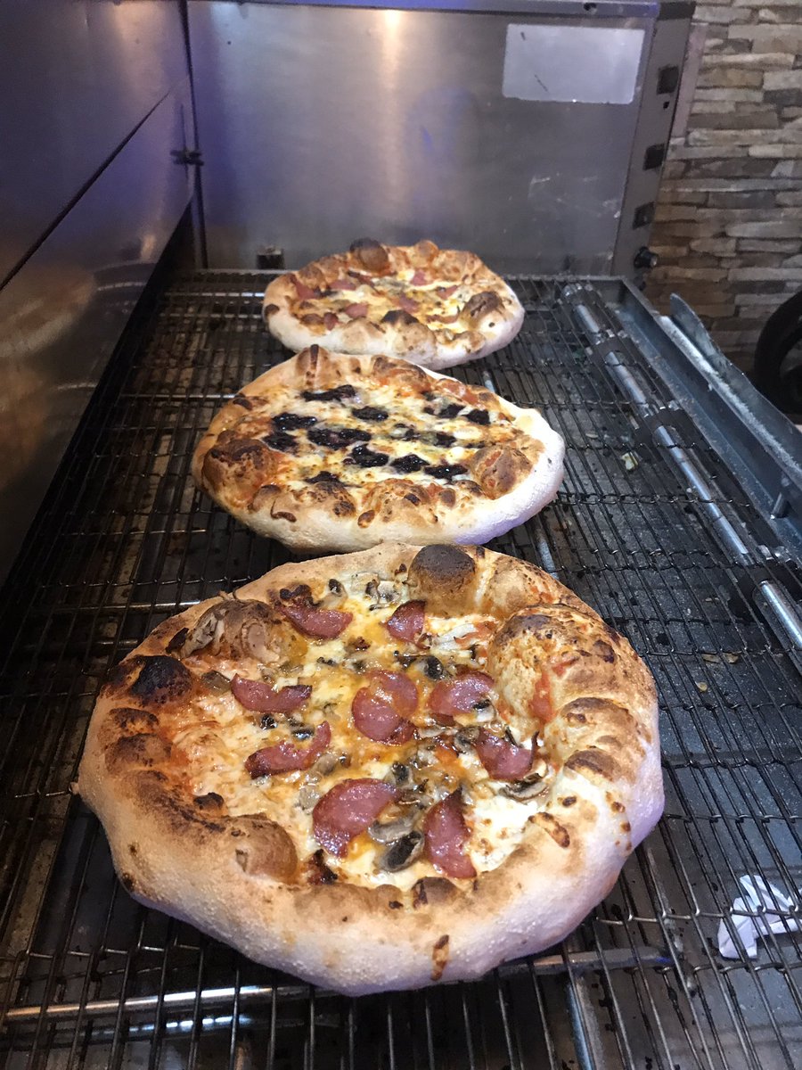 JimmyBurgerPizz's tweet photo. #PizzaMasterCo 

Ya están saliendo del horno nuestras pizzas hechas con amor. Te estamos esperando para que las pruebes en este @PizzaMasterco 

@tuliorecomienda https://t.co/XukPuZd59T