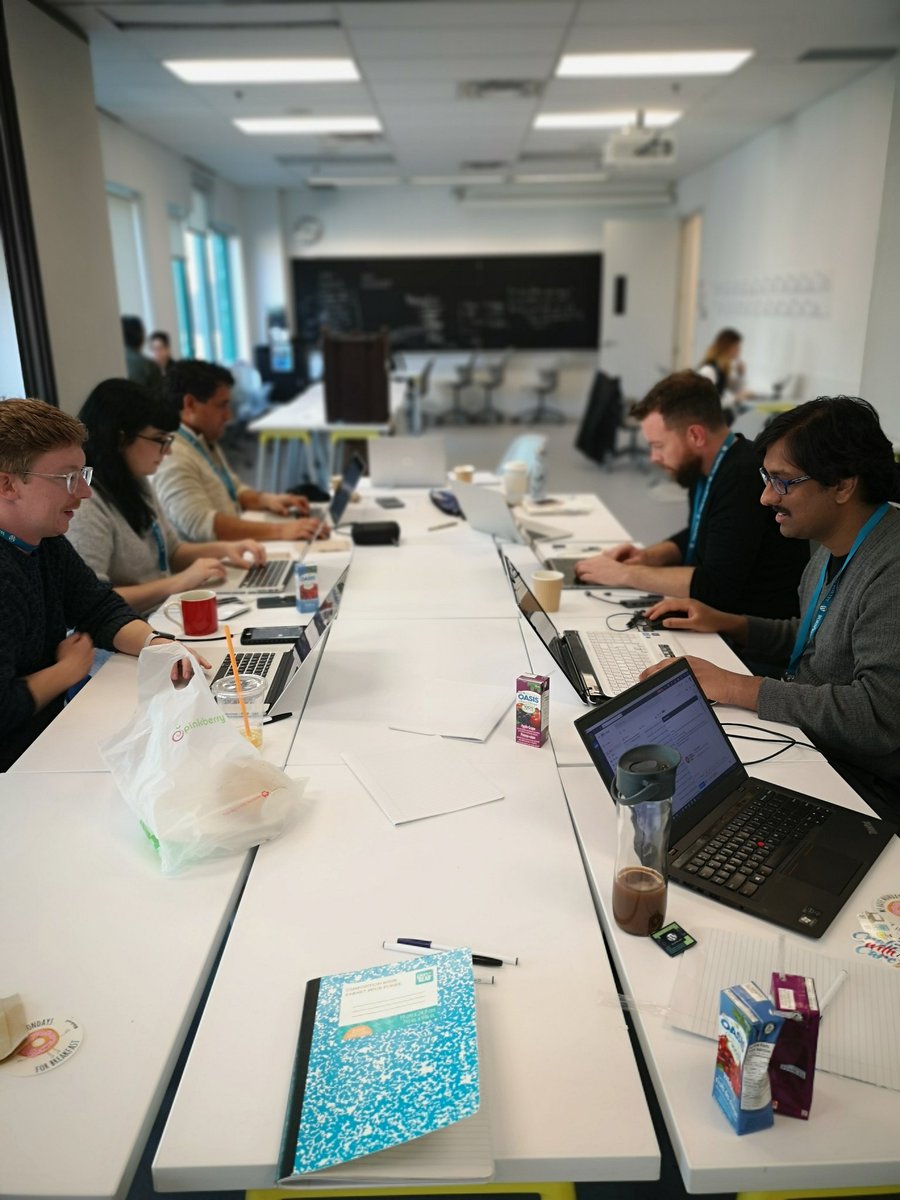 ksenia_nadkina's tweet image. It's Saturday and this wonderful group of dedicated volunteers is building the Centre des femmes engagées et solidaire their new and improved web site! Thanks to @doactionmtl for bringing us together!