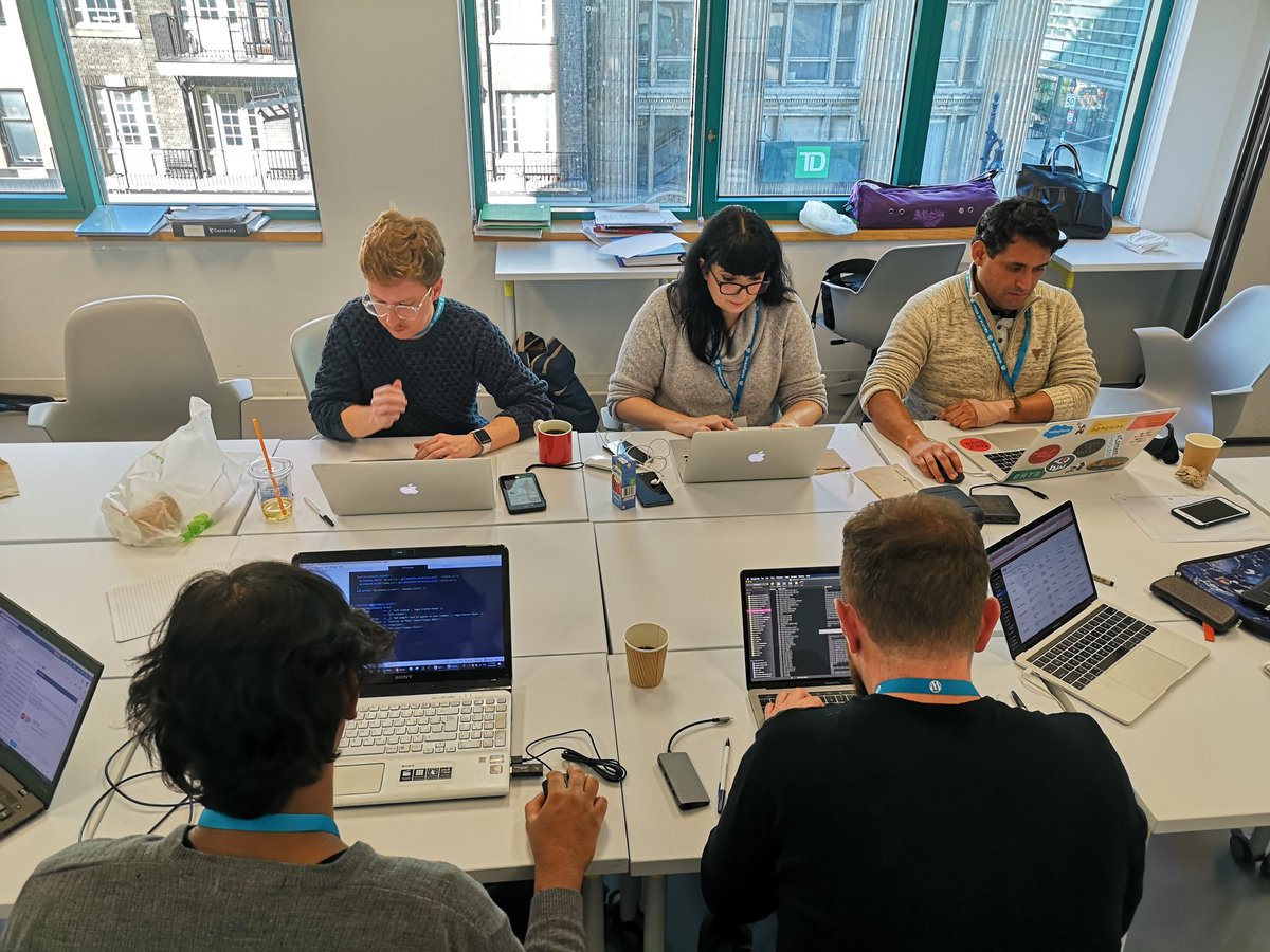 ksenia_nadkina's tweet image. It's Saturday and this wonderful group of dedicated volunteers is building the Centre des femmes engagées et solidaire their new and improved web site! Thanks to @doactionmtl for bringing us together!
