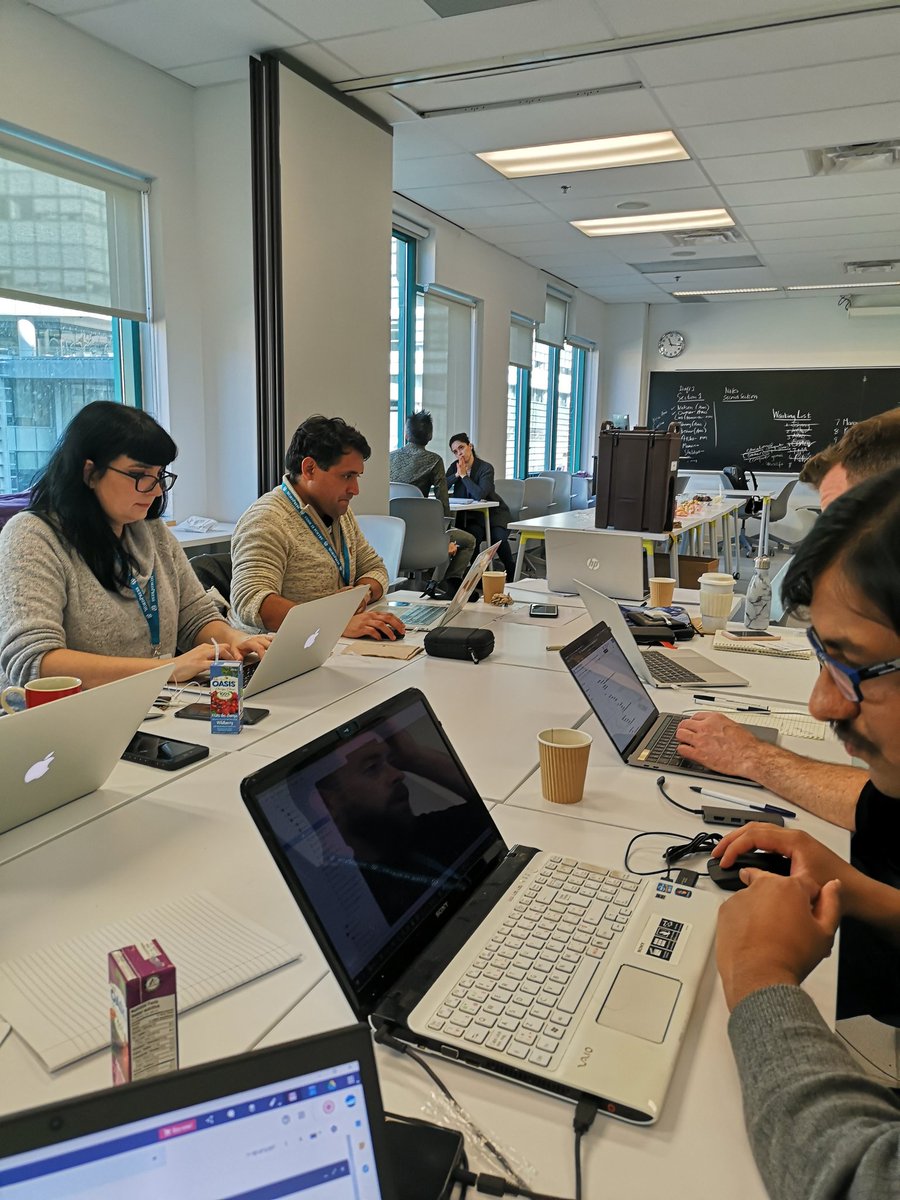 ksenia_nadkina's tweet image. It's Saturday and this wonderful group of dedicated volunteers is building the Centre des femmes engagées et solidaire their new and improved web site! Thanks to @doactionmtl for bringing us together!