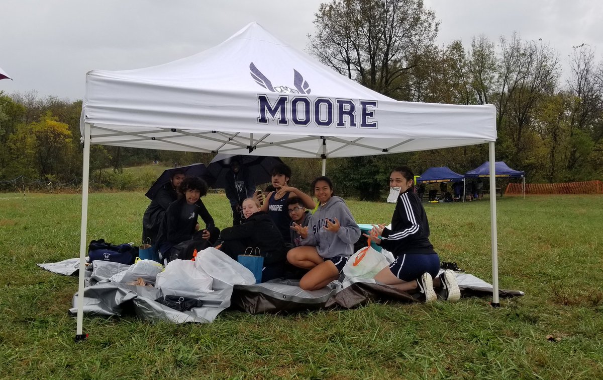 Moore_XC's tweet photo. Ready to run KHSAA Region 3 AA meet! Only a little 🌧️🌧️🌧️! #RUNmoore #KNOWmoore https://t.co/HbdbrsVlXv