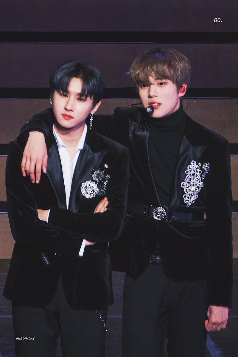 Let’s count on how many time of minhyuk putting his hand around changkyun’s shoulder